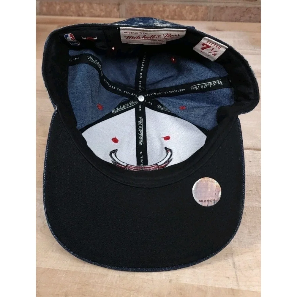 Chicago Bulls NBA Mitchell & Ness‎ Dynasty HI Crown Fitted Mens Hat 7 1/2